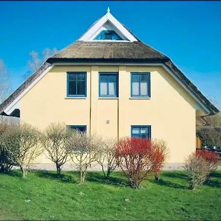 בית נופש Komfortables Reetdachferienhaus Hasel 1 Puddemin