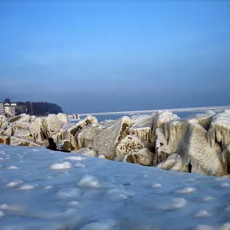 בית נופש Komfortables Reetdachferienhaus Hasel 1 Puddemin