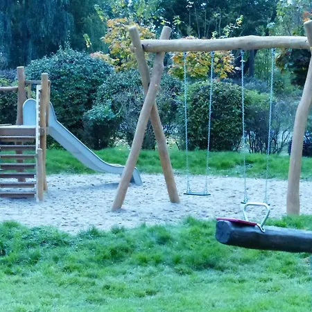 בית נופש Komfortables Reetdachferienhaus Hasel 1 *