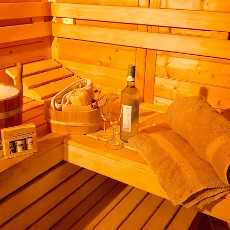 Komfortables Reetdachferienhaus Hasel 1 בית נופש Puddemin