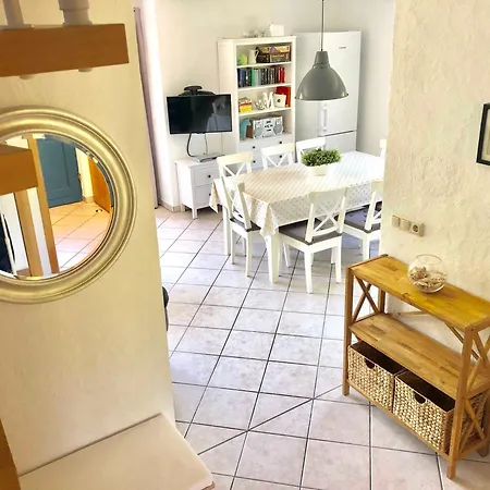 Komfortables Reetdachferienhaus Hasel 1