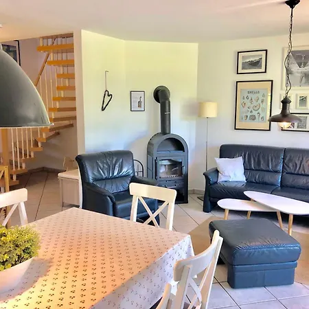 בית נופש Komfortables Reetdachferienhaus Hasel 1